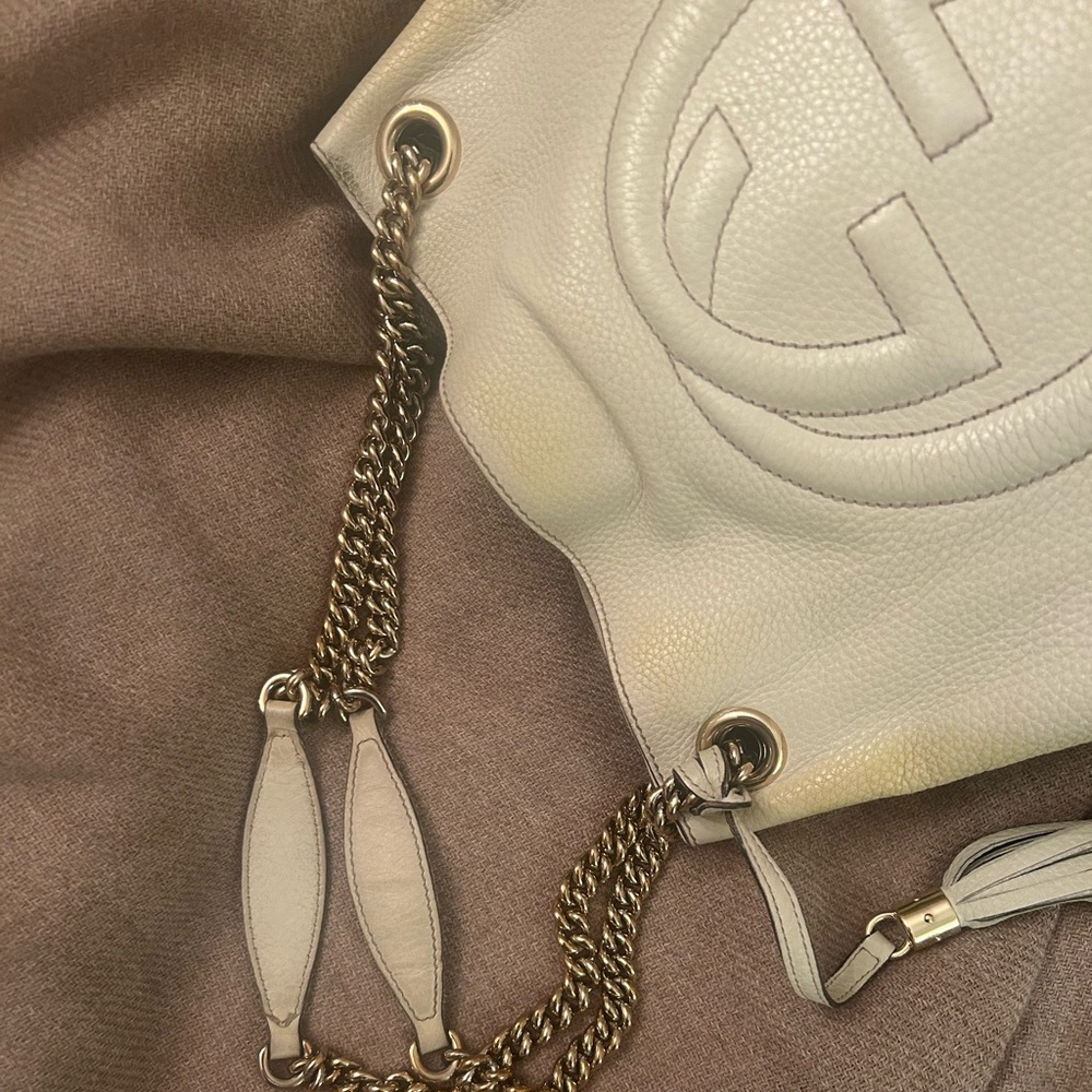 Gucci Soho Leather GG Logo Bag with Gold-Tone Chain Straps - Picture 2 of 16